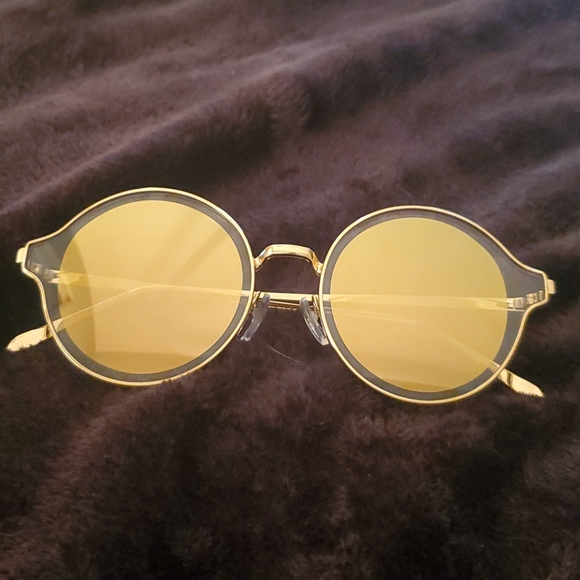 Metal Frame Sunglasses with Unique Clear Lens Rim - Picture 1 of 1